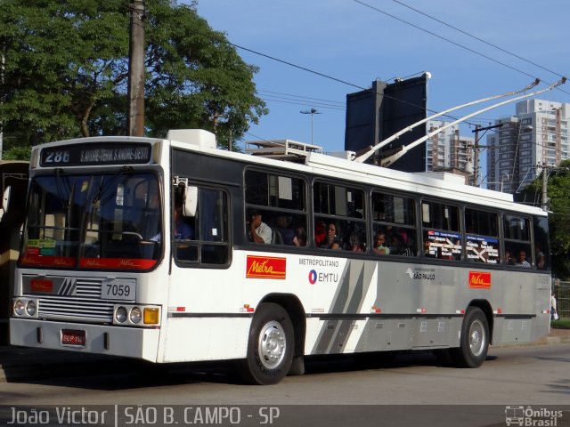 Metra - Sistema Metropolitano de Transporte 7059 na cidade de São Bernardo do Campo, São Paulo, Brasil, por João Victor. ID da foto: 2408216.