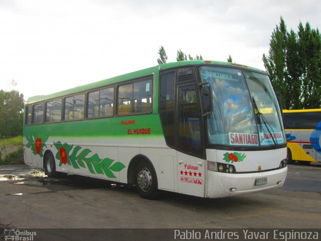 Pullman El Huique VC7228 na cidade de Santa Cruz, Colchagua, Libertador General Bernardo O'Higgins, Chile, por Pablo Andres Yavar Espinoza. Número da foto: #2409298.