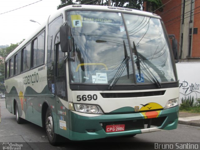 Redenção Turismo 5690 na cidade de Taboão da Serra, São Paulo, Brasil, por Bruno Santino. Número da foto: #2470651.