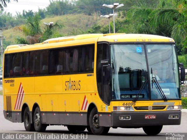 Viação Itapemirim 44095 na cidade de Paraíba do Sul, Rio de Janeiro, Brasil, por Caio César de Freitas Lopes. Número da foto: #2472442.