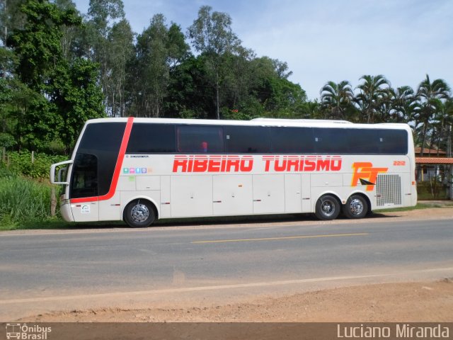 Ribeiro Turismo 2212 na cidade de Visconde do Rio Branco, Minas Gerais, Brasil, por Luciano Miranda. ID da foto: 2474554.