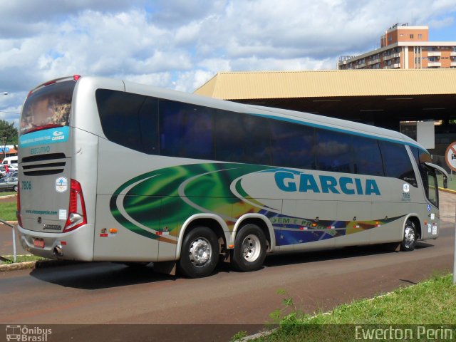 Viação Garcia 7806 na cidade de Foz do Iguaçu, Paraná, Brasil, por Ewerton Perin. Número da foto: #2477131.