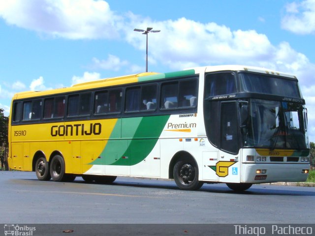 Empresa Gontijo de Transportes 15910 na cidade de Montes Claros, Minas Gerais, Brasil, por Thiago  Pacheco. ID da foto: 2487949.