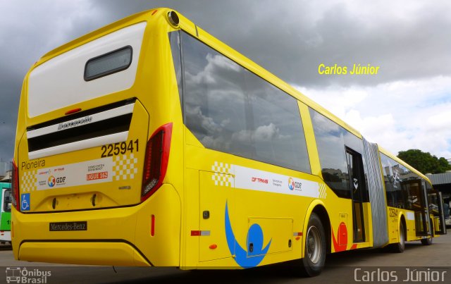 Viação Pioneira 225941 na cidade de Brasília, Distrito Federal, Brasil, por Carlos Júnior. Número da foto: #2455797.