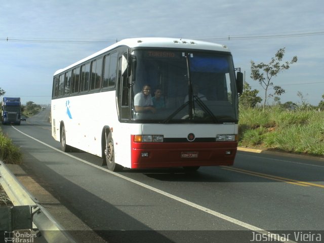 Ônibus Particulares 5500 na cidade de Curvelo, Minas Gerais, Brasil, por Josimar Vieira. Número da foto: #2494034.