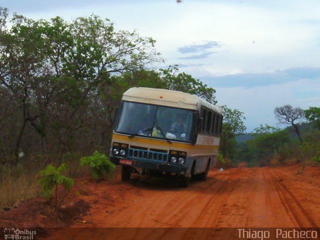 Ônibus Particulares 3548 na cidade de Miravânia, Minas Gerais, Brasil, por Thiago  Pacheco. Número da foto: #2499491.