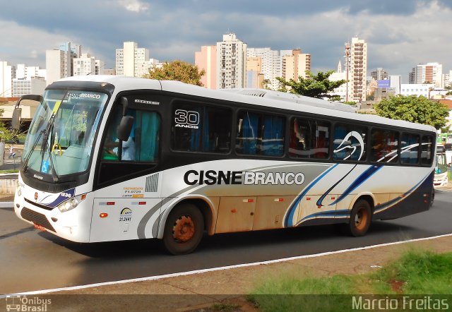 Cisne Branco Turismo 1236 na cidade de Ribeirão Preto, São Paulo, Brasil, por Marcio Freitas. ID da foto: 2500798.