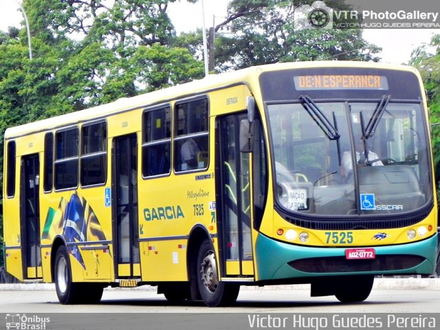 Viação Garcia 7525 na cidade de Maringá, Paraná, Brasil, por Victor Hugo Guedes Pereira. ID da foto: 2505909.