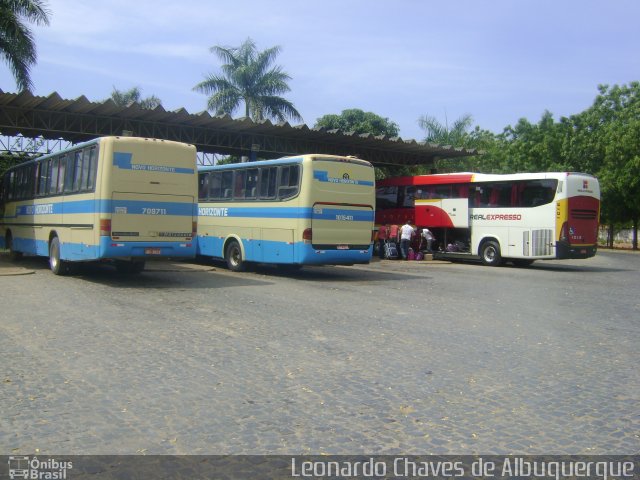 Terminais Rodoviários e Urbanos Santa Maria da Vitoria na cidade de Santa Maria da Vitória, Bahia, Brasil, por Leonardo Chaves de Albuquerque. ID da foto: 2458243.