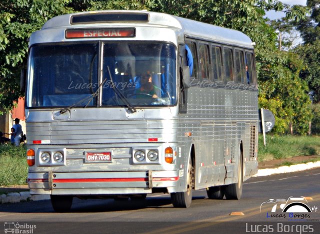 Ônibus Particulares 7030 na cidade de Araxá, Minas Gerais, Brasil, por Lucas Borges . Número da foto: #2463587.