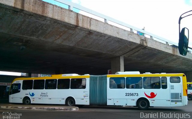Viação Pioneira 225673 na cidade de Brasília, Distrito Federal, Brasil, por Daniel Rodrigues. Número da foto: #2469845.