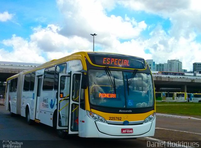Viação Pioneira 225762 na cidade de Brasília, Distrito Federal, Brasil, por Daniel Rodrigues. Número da foto: #2469834.