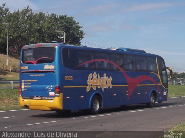 Rápido Expresso Fênix Viação 8525 na cidade de Botucatu, São Paulo, Brasil, por Alexandre  Luis de Oliveira. Número da foto: #2527493.