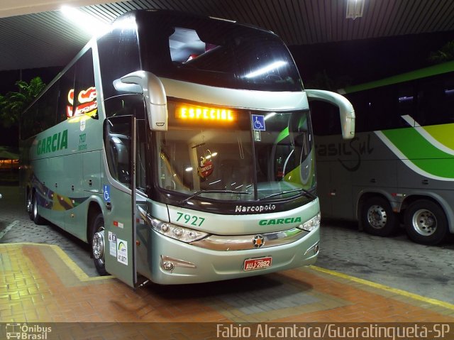 Viação Garcia 7927 na cidade de Guaratinguetá, São Paulo, Brasil, por Fabio Alcantara. Número da foto: #2531819.