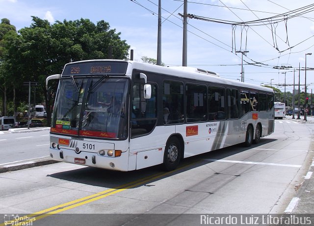 Metra - Sistema Metropolitano de Transporte 5101 na cidade de São Paulo, São Paulo, Brasil, por Ricardo Luiz. ID da foto: 2539689.