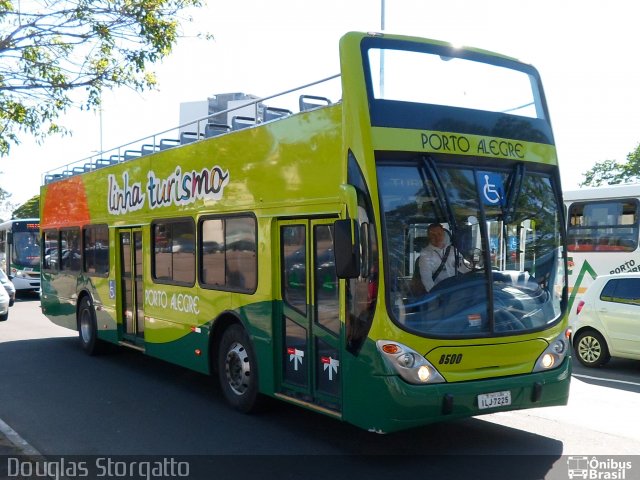 Companhia Carris Porto-Alegrense 8500 na cidade de Porto Alegre, Rio Grande do Sul, Brasil, por Douglas Storgatto. ID da foto: 2512025.