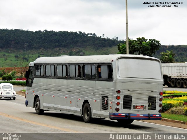 Ônibus Particulares 7220 na cidade de João Monlevade, Minas Gerais, Brasil, por Antonio Carlos Fernandes. Número da foto: #2543339.
