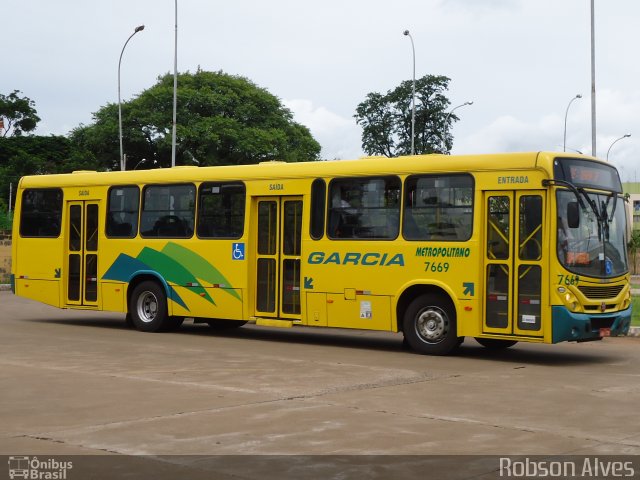 Viação Garcia 7669 na cidade de Maringá, Paraná, Brasil, por Robson Alves. ID da foto: 2544121.