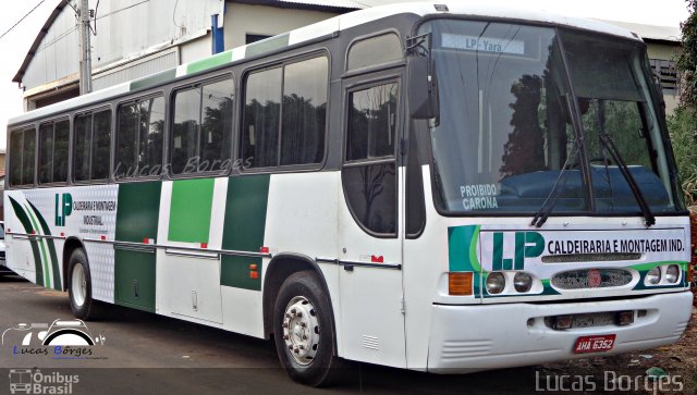 Ônibus Particulares 6352 na cidade de Araxá, Minas Gerais, Brasil, por Lucas Borges . Número da foto: #2550569.