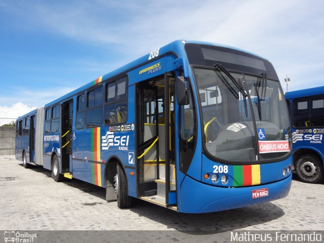 Empresa Metropolitana 208 na cidade de Recife, Pernambuco, Brasil, por Matheus Fernando. Número da foto: #2553525.