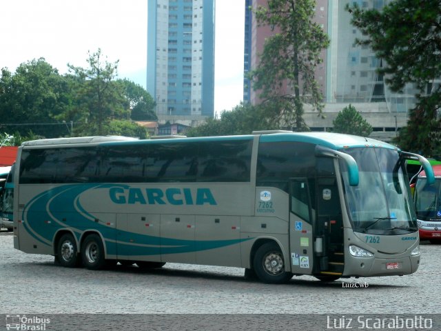 Viação Garcia 7262 na cidade de Curitiba, Paraná, Brasil, por Luiz Scarabotto . Número da foto: #2553582.