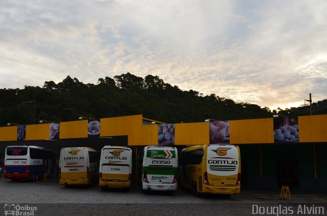 Empresa Gontijo de Transportes 18705 na cidade de Camanducaia, Minas Gerais, Brasil, por Douglas Alvim. Número da foto: #2517103.