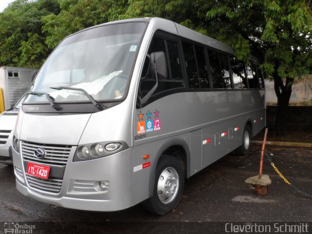Ônibus Particulares 01420 na cidade de Santa Maria, Rio Grande do Sul, Brasil, por Cleverton Schmitt. Número da foto: #2515764.