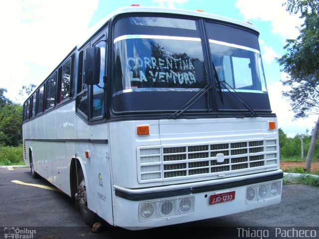 Ônibus Particulares 1233 na cidade de Correntina, Bahia, Brasil, por Thiago  Pacheco. Número da foto: #2525308.
