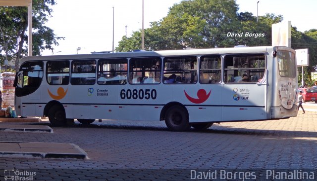 Viação Grande Brasília 608050 na cidade de Planaltina, Distrito Federal, Brasil, por David Borges. Número da foto: #2581339.
