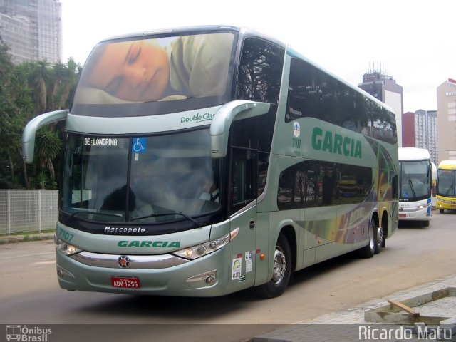 Viação Garcia 7107 na cidade de Curitiba, Paraná, Brasil, por Ricardo Matu. Número da foto: #2581789.