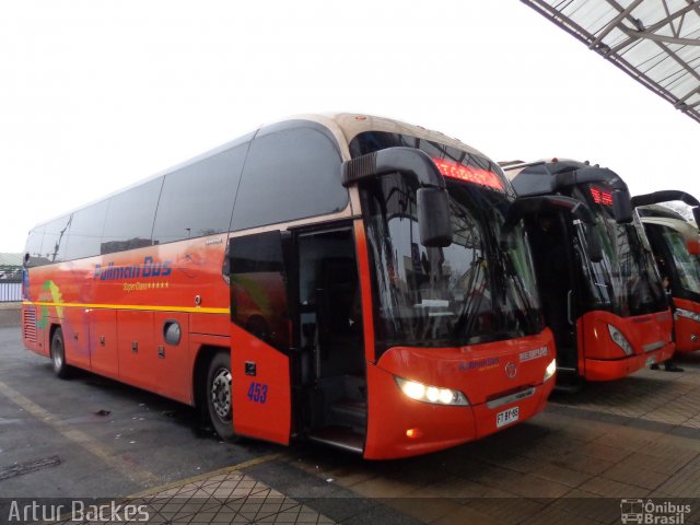 Pullman Bus 453 na cidade de Santiago, Santiago, Metropolitana de Santiago, Chile, por Artur Backes. Número da foto: #2585009.
