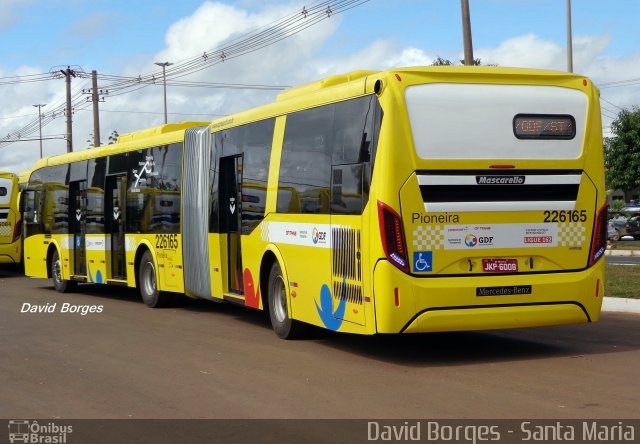 Viação Pioneira 226165 na cidade de Santa Maria, Distrito Federal, Brasil, por David Borges. Número da foto: #2586906.