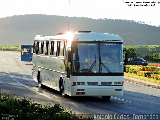 Ônibus Particulares 5677 na cidade de João Monlevade, Minas Gerais, Brasil, por Antonio Carlos Fernandes. Número da foto: #2590547.