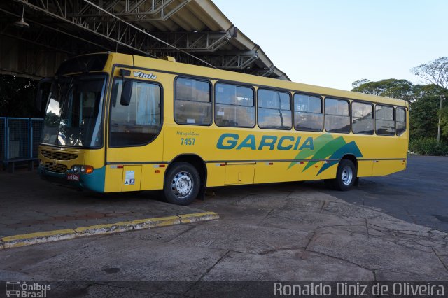 Viação Garcia 7457 na cidade de Mandaguaçu, Paraná, Brasil, por Ronaldo Diniz de Oliveira. ID da foto: 2591429.