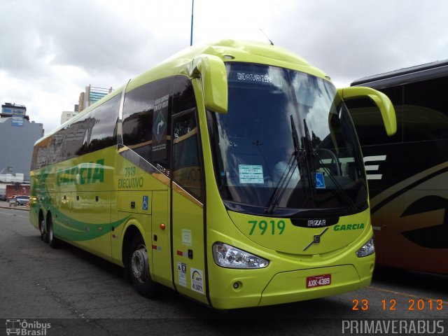 Viação Garcia 7919 na cidade de Curitiba, Paraná, Brasil, por Alexandre Rodrigo. Número da foto: #2592933.