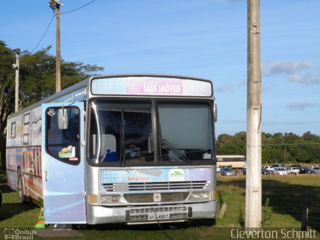 Motorhomes 007 na cidade de Paraíso do Sul, Rio Grande do Sul, Brasil, por Cleverton Schmitt. Número da foto: #2593418.
