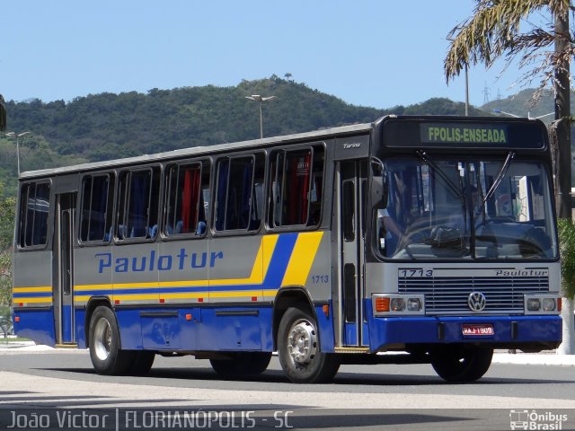 Paulotur Transporte e Turismo 1713 na cidade de Florianópolis, Santa Catarina, Brasil, por João Victor. ID da foto: 2595817.