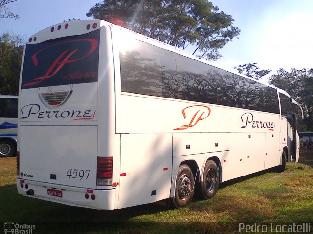 Perrone Viagens e Turismo 4597 na cidade de Pirassununga, São Paulo, Brasil, por Pedro Locatelli. Número da foto: #2596423.