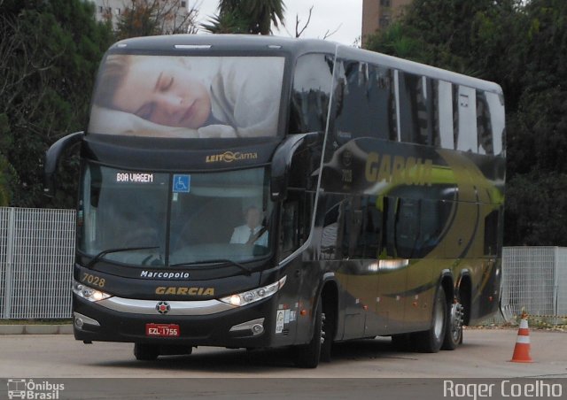 Viação Garcia 7028 na cidade de Curitiba, Paraná, Brasil, por Roger Coelho. ID da foto: 2601872.