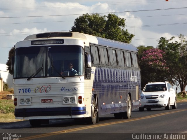 Moscou Turismo 7100 na cidade de Araxá, Minas Gerais, Brasil, por Guilherme Antonio. Número da foto: #2601219.