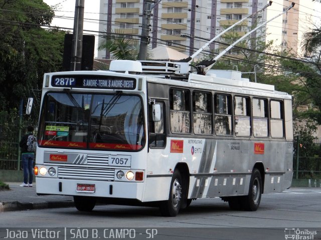 Metra - Sistema Metropolitano de Transporte 7057 na cidade de São Bernardo do Campo, São Paulo, Brasil, por João Victor. Número da foto: #2610948.