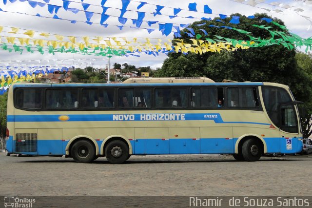 Viação Novo Horizonte 802911 na cidade de Tremedal, Bahia, Brasil, por Rhamir  de Souza Santos. Número da foto: #2610142.