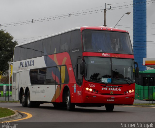 Pluma Conforto e Turismo 7100 na cidade de Curitiba, Paraná, Brasil, por Sidnei Machado Strujak. Número da foto: #2615387.