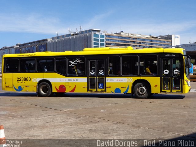 Viação Pioneira 223883 na cidade de Brasília, Distrito Federal, Brasil, por David Borges. Número da foto: #2617241.