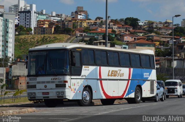Leotur Turismo 5000 na cidade de Belo Horizonte, Minas Gerais, Brasil, por Douglas Alvim. Número da foto: #2619338.