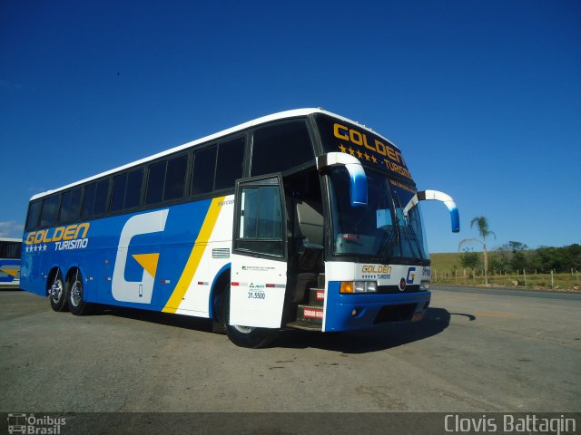 Golden Turismo 9108 na cidade de Borda da Mata, Minas Gerais, Brasil, por Clovis Battagin. ID da foto: 2571840.