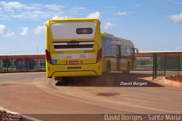 Viação Pioneira 225991 na cidade de Santa Maria, Distrito Federal, Brasil, por David Borges. ID da foto: 2572857.