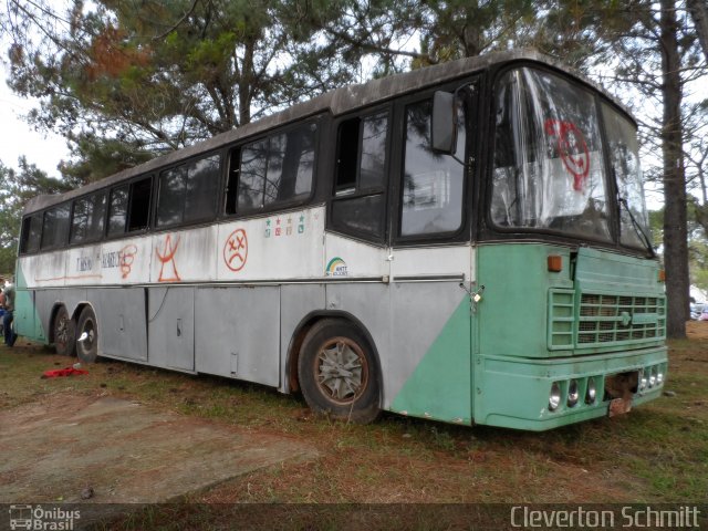 Ônibus Particulares 906 na cidade de Faxinal do Soturno, Rio Grande do Sul, Brasil, por Cleverton Schmitt. Número da foto: #2579047.