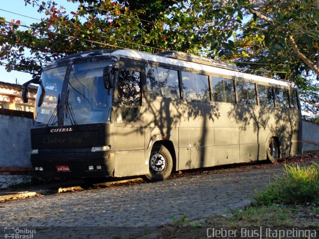 Ônibus Particulares 2460 na cidade de Itapetinga, Bahia, Brasil, por Cleber Bus. ID da foto: 2639788.