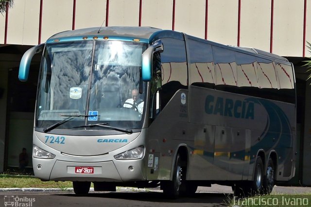 Viação Garcia 7242 na cidade de Ourinhos, São Paulo, Brasil, por Francisco Ivano. Número da foto: #2643712.